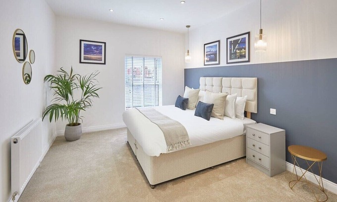 Saltburn-by-the-Sea Apartment | Host & Stay | Licence to Chill