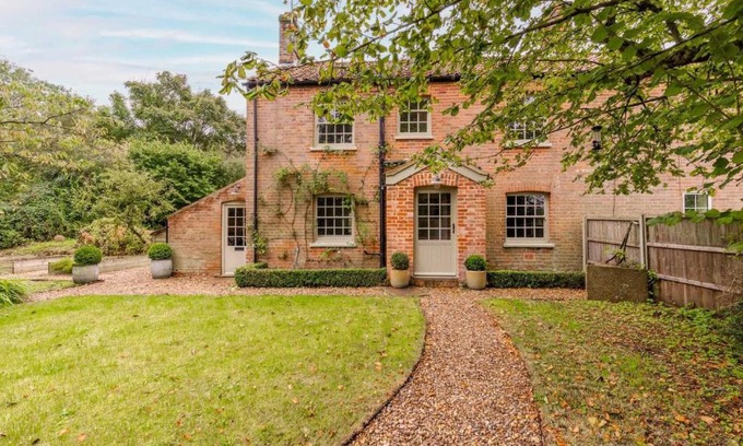 Fakenham House | Host & Stay - Haclins Cottage