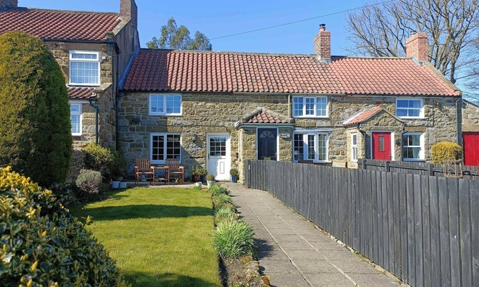 Saltburn-by-the-Sea House | Host & Stay | Honeysuckle Cottage