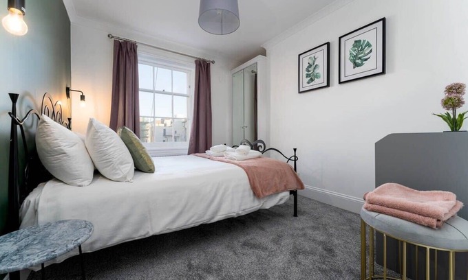 Kemptown Apartment | Host & Stay | Portland Apartment