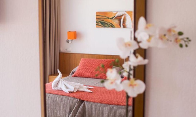 Es Canar House | Hostal Los Pinos