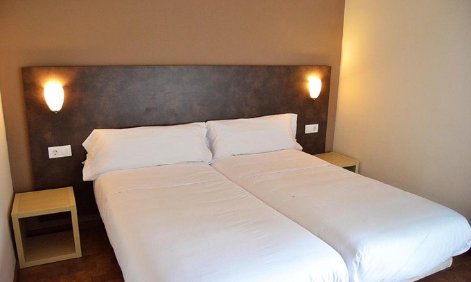 Guarroman House | Hostal Restaurante Los Mellizos
