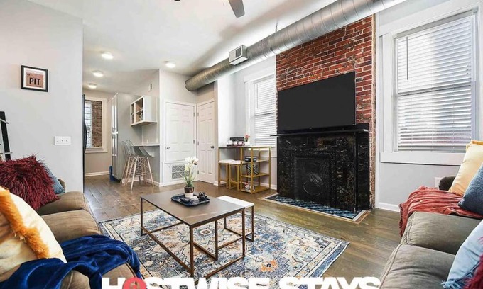 East Allegheny House | HostWise Stays - Triplex, Great for Groups, 3 Separate Apts, Free Parking