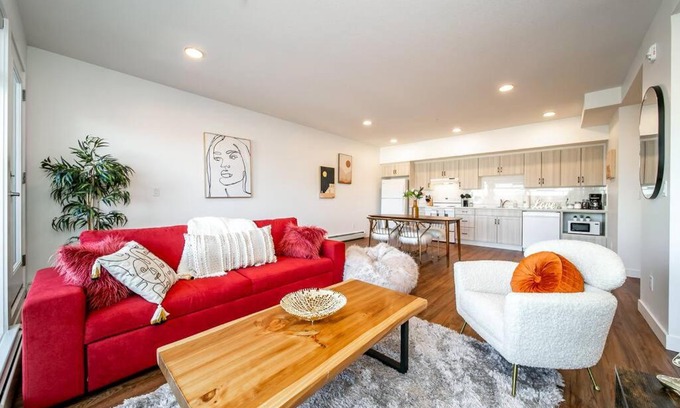 West Edmonton Apartment | Hot Arabaian NightsCornerPNHSEkingWifiU/G