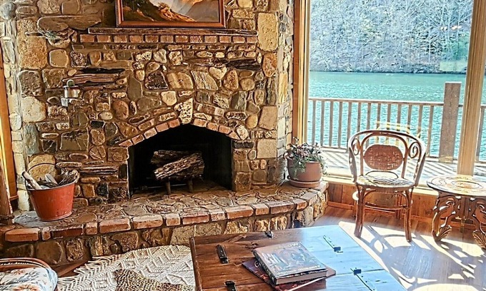 Mid America Cottage | Hot Springs finest lake cottage, Summer's Hideaway