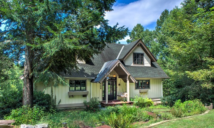 Marshall House | Hot Springs Hideaway unwind and reconnect with nature
