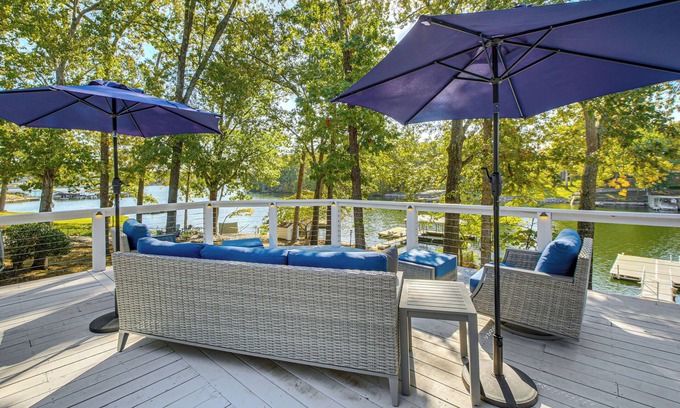 Rockwell House | Hot Springs Lakefront Home w/Dock & Water Views!