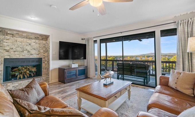 Lake Hamilton Condo | Hot Springs Vacation Rental w/Game Room!