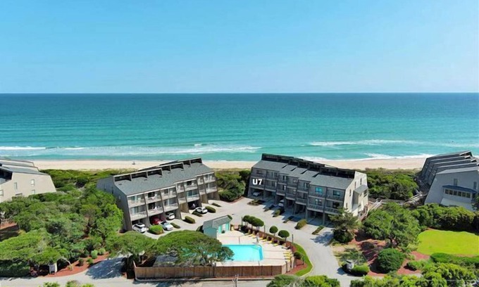 Pine Knoll Shores Condo | HOT SUMMER DEALS FOR MAY & JUNE ON THIS GORGEOUS OCEAN FRONT CONDO!