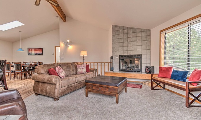 Deer Park House | Hot tub AC, ping pong amazing location, near park, wi-fi, bikes no pets PERKS