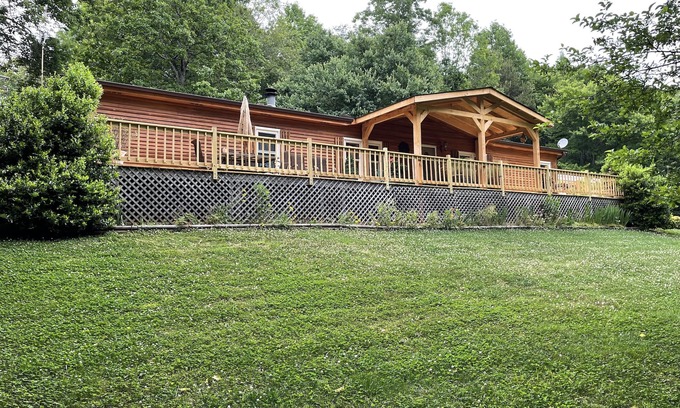 Rutherfordton House | Hot Tub and Country Home in the Middle of the Trees!