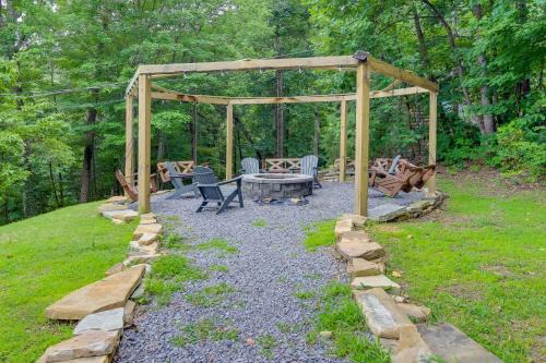 Gatlinburg - Pigeon Forge House | Hot Tub and Game Room Seiverville Group Getaway
