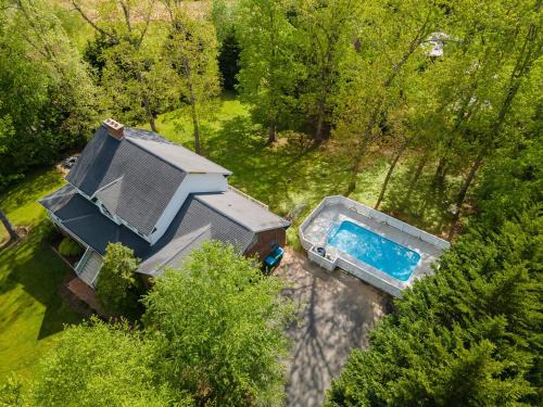Leicester House | Hot Tub and Mountain Views just 15 min to Downtown Asheville!