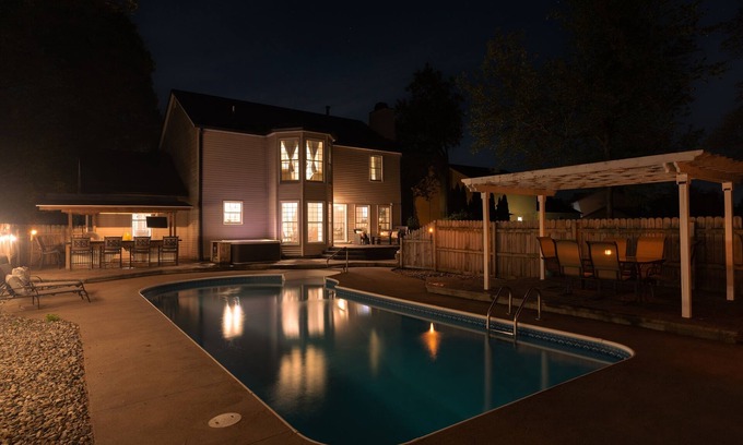Granger House | *Hot Tub and Pool*2860ft²*King Bed*65" TV*1000Mbps