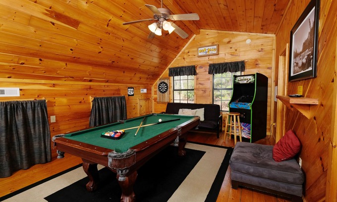 Caton Cabin | Hot tub and pool table- perfect 2 BR log cabin!