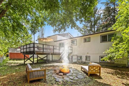 Coeur d'Alene House | Hot Tub and Spacious Backyard Close to Lake!