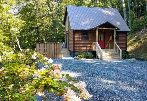 Bryson City House | Hot Tub and Views Charming Bryson City Cabin!