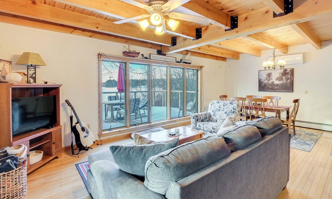 Saint Albans House | Hot Tub & Boat Dock: Waterfront Maine Retreat!