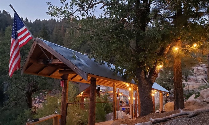 Arrowbear Lake Cabin | Hot tub, Cedar Cabin, Hiking, Fishing, Off Roading, Sking, Mountain Biking