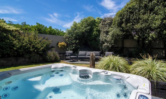 Kaikoura House | Hot Tub | Close to Beach | Spacious - KK379, Close to Beach|Comfort|Spacious