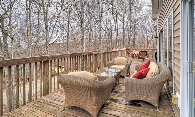 Charter Hills House | Hot Tub & Deck: Beech Mountain Family Cabin