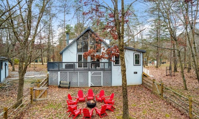 The Woods Cabin | Hot Tub, Fire Pit & Fenced Yard w/Resort Amenities