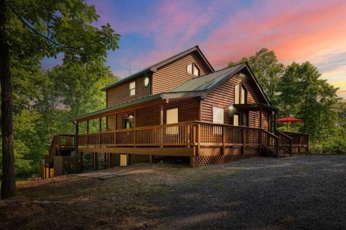 Luray House | Hot Tub - Fire Pit - Pool Table - Pet Friendly - Good Times