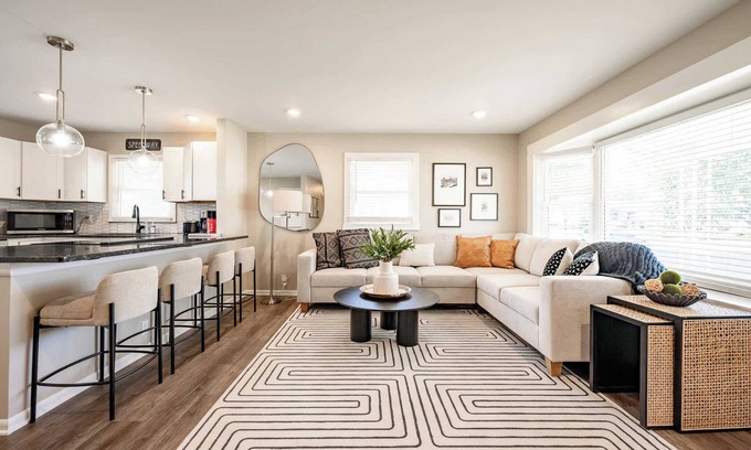 Speedway House | Hot Tub - Fire Pit - Shuffleboard - Walk to Track