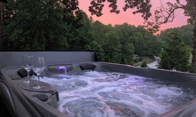 Scaly Mountain Cabin | Hot Tub & Fire Pit · Near Waterfalls, Vineyard, Zipline, Golf, Trails, Coaster