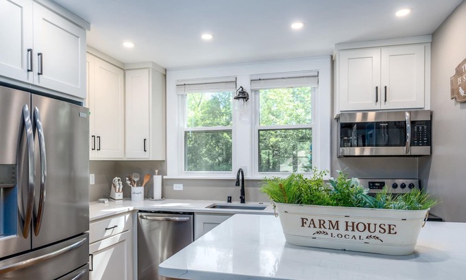 Ephraim House | Hot Tub, Game RM, Woodsy! Newly Renovated!