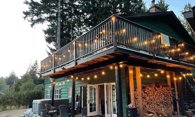 Shawnigan Lake House | Hot Tub, Games Room, Fire Pit and more, Shawnigan