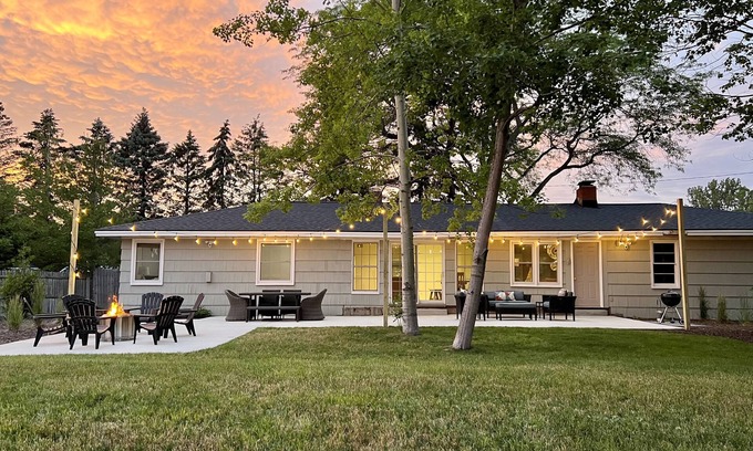 Ferrysburg House | Hot Tub - Grand Haven - Spring Lake Front Home with Private Beach