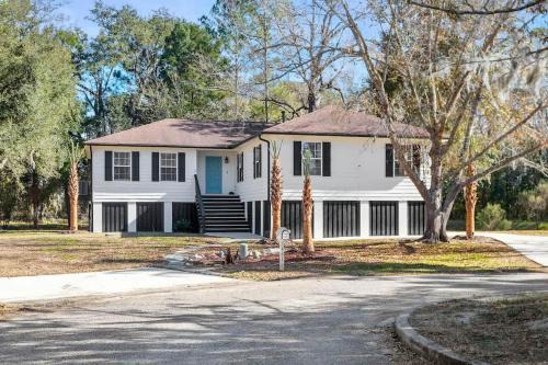 North Charleston House | Hot Tub Haven 7 Beds Endless Summer