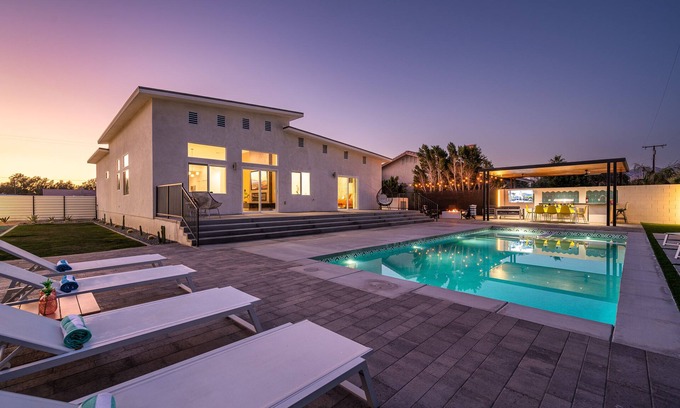 Desert Hot Springs House | *Hot Tub Heat included* | 2 King suites| EV charger| Pool