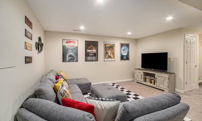 West Westminster House | Hot Tub Hideaway: Fish, Hike, Play & Relax!