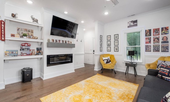 Derita - Statesville House | ★HOT TUB in UPTOWN w/KING BED ♥ KARAOKE & GAMES★