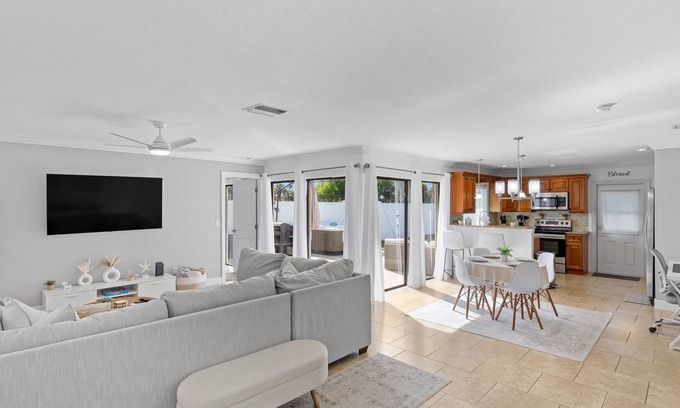 Cape Coral House | Hot Tub/King Bed - Cozy Home in Cape Coral!