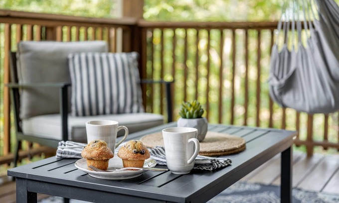 Rogers House | Hot Tub, Lake Access, Firepit, Mins to Hobbs, War Eagle, MTB, DT Rogers +EV