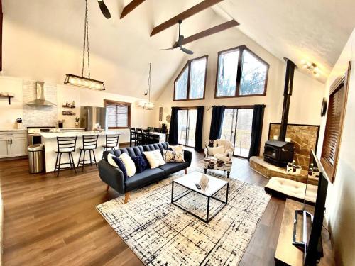 Basye Ski Chalet | Hot Tub Luxe Retreat Game Room Lake Bryce