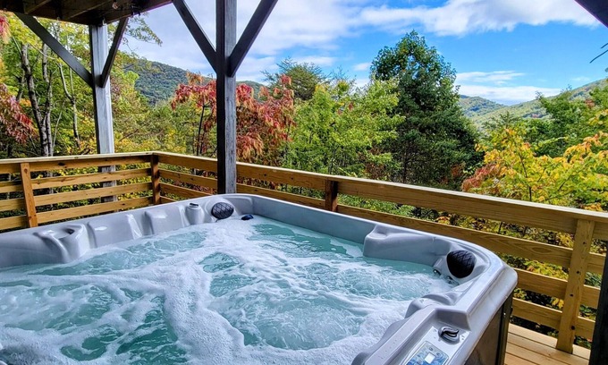 Clayton Cabin | Hot tub Mountain Views No Cleaning Fee