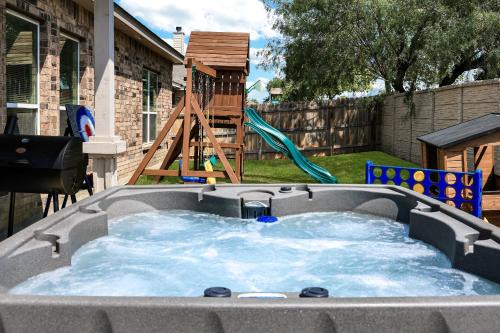Medina Valley House | Hot Tub Near Sea World Bbq Yard Games Swing Set