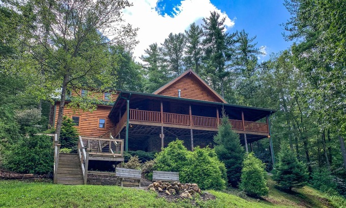 Jefferson Cabin | Hot Tub Nights + Fireside Comfort = The Perfect Sept @ Pine Log Lodge
