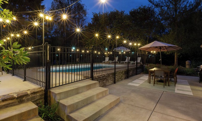 Shelbyville House | Hot Tub, Pool, Fully Loaded, 10 min to Bulleit Distillery, Between LOU and LEX.