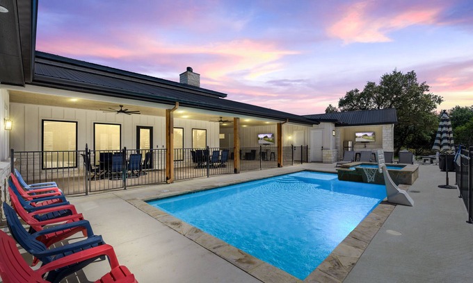 Sabinal House | Hot tub, pool, Sonos speaker system