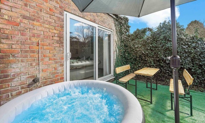 Fordwich House | Hot Tub | Pool Table | Free Parking | Sleeps 12