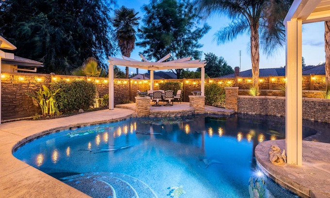 Raisin House | Hot Tub & Pool with 5 Cozy Bedrooms