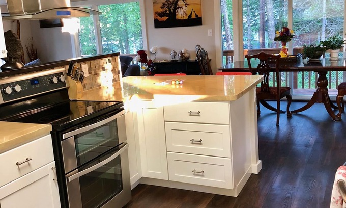 Northeast Anchorage House | Hot Tub, Rain Room shower with Mountiain views of Ski Slopes nestled in nature.