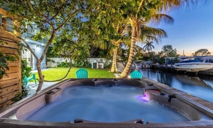Fort Lauderdale House | Hot Tub! Roof Top w/Firepit and Water Front Views