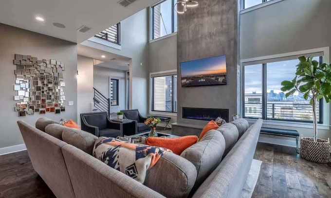 Talbot's Corner House | Hot Tub, Rooftops, Skyline Views, Mins to Stadium