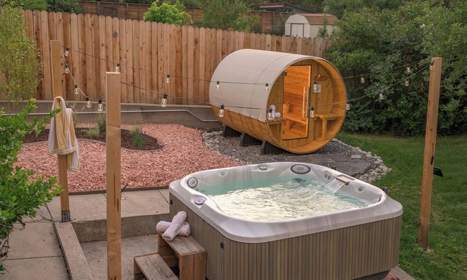 Scenic Heights House | Hot Tub, Sauna & Firepit 15 min Den & Red Rocks